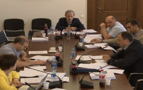 სად დარჩება მოსასმენი აპარატურა?